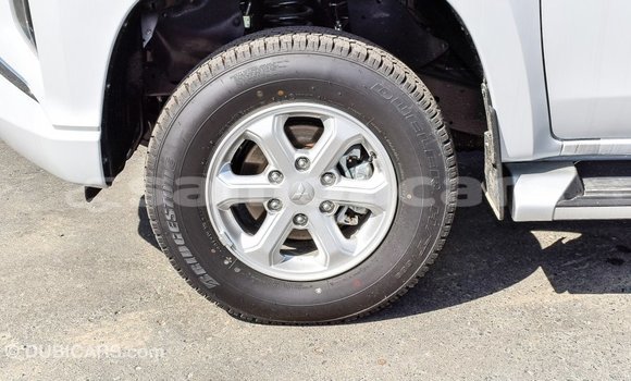 Acheter Import Voiture Mitsubishi L200 Blanc à Import - Dubai, A'ana Acheter Import Voiture Mitsubishi L200 Blanc à Import - Dubai, A'ana