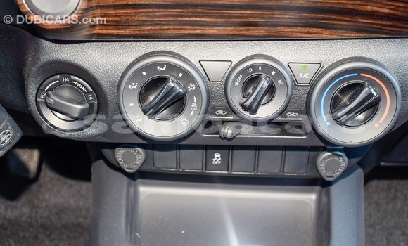 Acheter Import Voiture Toyota Hilux Blanc à Import - Dubai, A'ana Acheter Import Voiture Toyota Hilux Blanc à Import - Dubai, A'ana