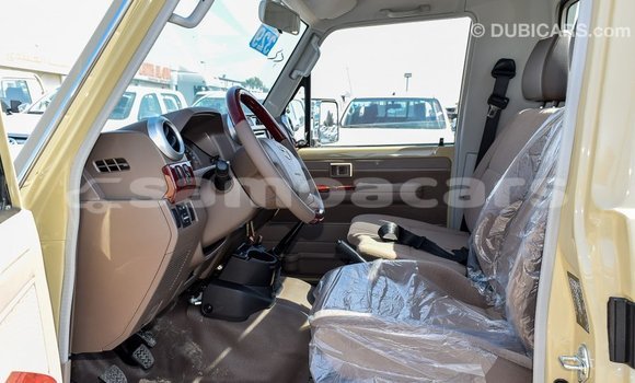 Acheter Import Voiture Toyota Land Cruiser Beige à Import - Dubai, A'ana Acheter Import Voiture Toyota Land Cruiser Beige à Import - Dubai, A'ana