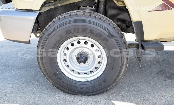 Acheter Import Voiture Toyota Land Cruiser Beige à Import - Dubai, A'ana Acheter Import Voiture Toyota Land Cruiser Beige à Import - Dubai, A'ana