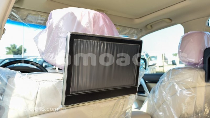 Big with watermark toyota land cruiser a'ana import dubai 3091