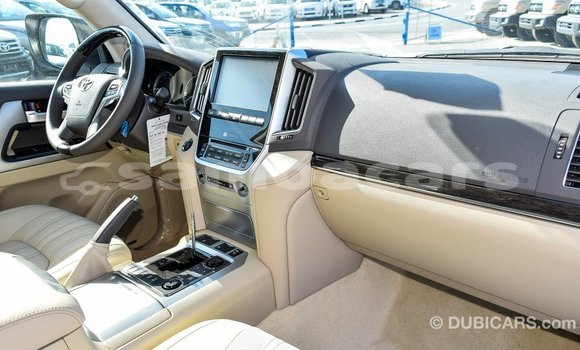 Acheter Import Voiture Toyota Land Cruiser Blanc à Import - Dubai, A'ana Acheter Import Voiture Toyota Land Cruiser Blanc à Import - Dubai, A'ana