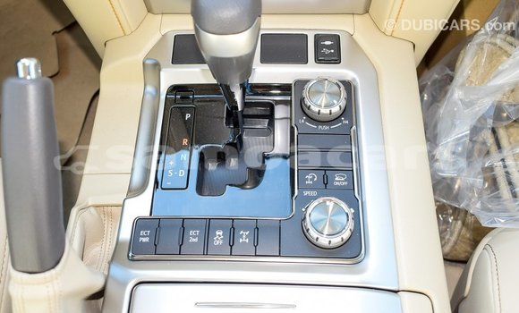 Acheter Import Voiture Toyota Land Cruiser Noir à Import - Dubai, A'ana Acheter Import Voiture Toyota Land Cruiser Noir à Import - Dubai, A'ana