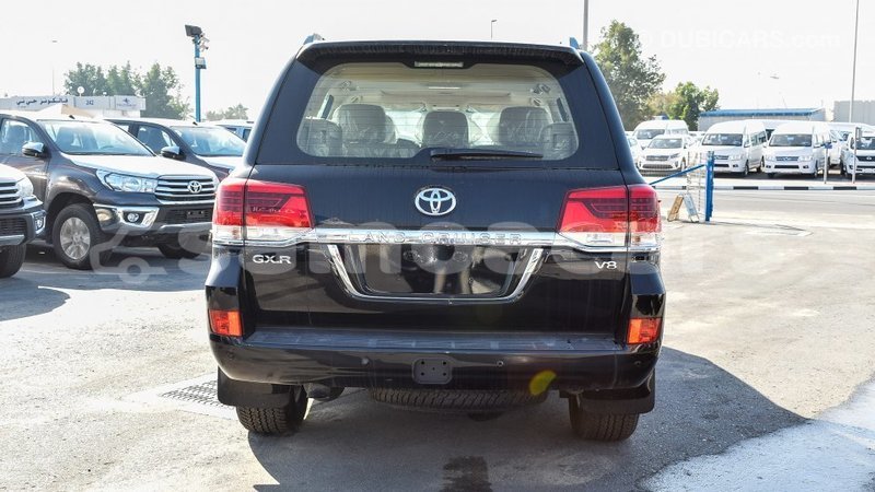 Big with watermark toyota land cruiser a'ana import dubai 3092