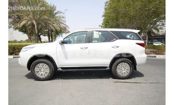 Acheter Import Voiture Toyota Fortuner Blanc à Import - Dubai, A'ana Acheter Import Voiture Toyota Fortuner Blanc à Import - Dubai, A'ana