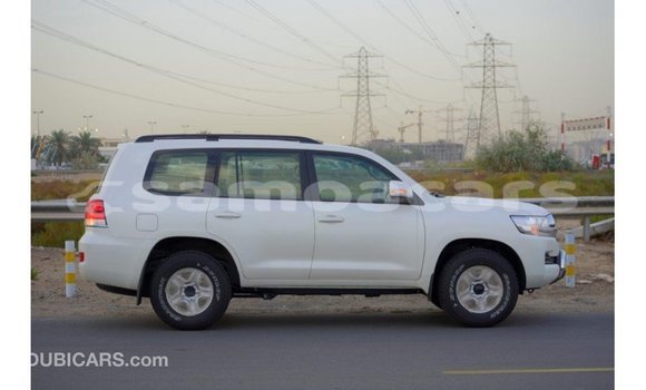 Buy Import Toyota Land Cruiser White Car in Import - Dubai in A'ana Buy Import Toyota Land Cruiser White Car in Import - Dubai in A'ana