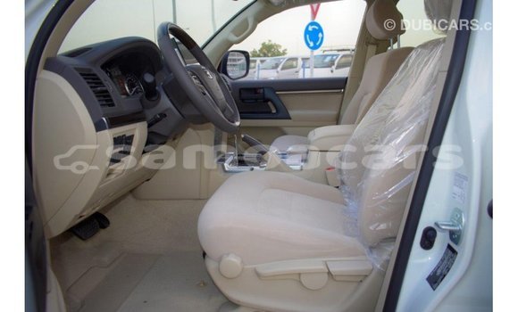 Buy Import Toyota Land Cruiser White Car in Import - Dubai in A'ana Buy Import Toyota Land Cruiser White Car in Import - Dubai in A'ana