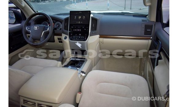 Buy Import Toyota Land Cruiser White Car in Import - Dubai in A'ana Buy Import Toyota Land Cruiser White Car in Import - Dubai in A'ana