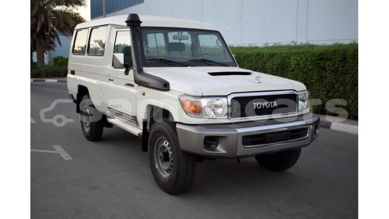 Big with watermark toyota land cruiser a'ana import dubai 3130