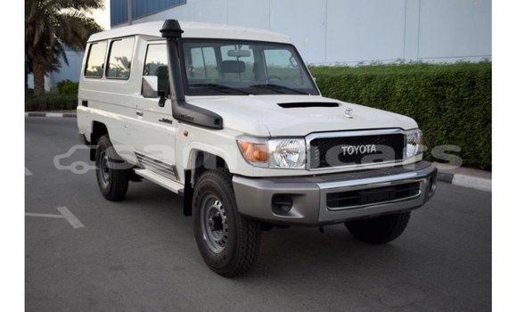 Buy Import Toyota Land Cruiser White Car in Import - Dubai in A'ana Buy Import Toyota Land Cruiser White Car in Import - Dubai in A'ana