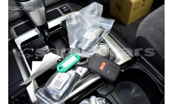 Acheter Import Voiture Toyota Land Cruiser Noir à Import - Dubai, A'ana Acheter Import Voiture Toyota Land Cruiser Noir à Import - Dubai, A'ana