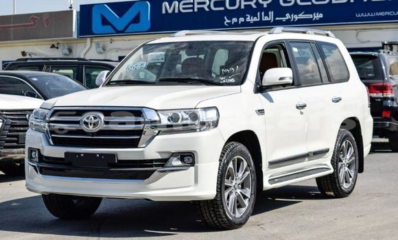 Acheter Import Voiture Toyota Land Cruiser Blanc à Import - Dubai, A'ana Acheter Import Voiture Toyota Land Cruiser Blanc à Import - Dubai, A'ana