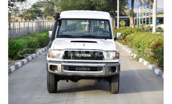 Buy Import Toyota Land Cruiser White Car in Import - Dubai in A'ana Buy Import Toyota Land Cruiser White Car in Import - Dubai in A'ana