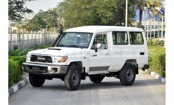 Buy Import Toyota Land Cruiser White Car in Import - Dubai in A'ana Buy Import Toyota Land Cruiser White Car in Import - Dubai in A'ana