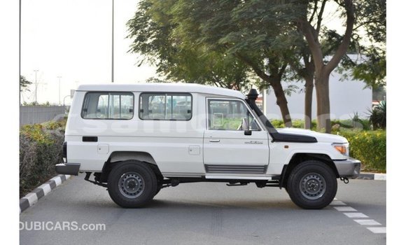 Buy Import Toyota Land Cruiser White Car in Import - Dubai in A'ana Buy Import Toyota Land Cruiser White Car in Import - Dubai in A'ana