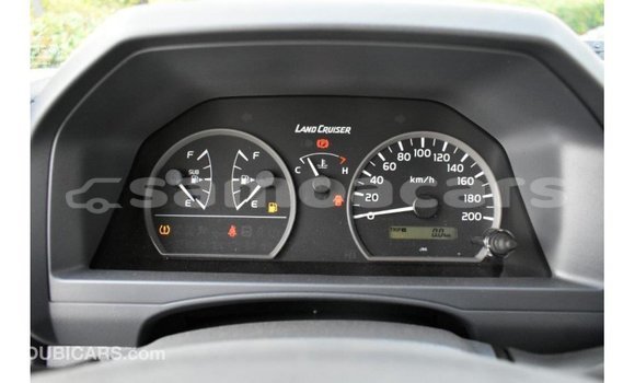 Buy Import Toyota Land Cruiser White Car in Import - Dubai in A'ana Buy Import Toyota Land Cruiser White Car in Import - Dubai in A'ana