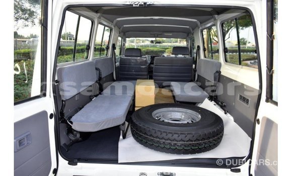 Buy Import Toyota Land Cruiser White Car in Import - Dubai in A'ana Buy Import Toyota Land Cruiser White Car in Import - Dubai in A'ana