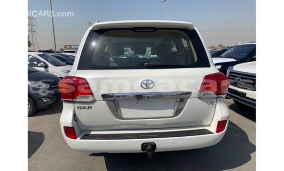 Acheter Import Voiture Toyota Land Cruiser Blanc à Import - Dubai, A'ana Acheter Import Voiture Toyota Land Cruiser Blanc à Import - Dubai, A'ana