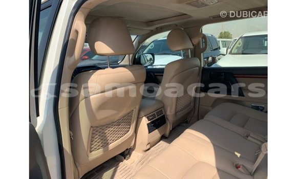 Acheter Import Voiture Toyota Land Cruiser Blanc à Import - Dubai, A'ana Acheter Import Voiture Toyota Land Cruiser Blanc à Import - Dubai, A'ana
