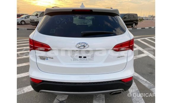 Acheter Import Voiture Hyundai Santa Fe Blanc à Import - Dubai, A'ana Acheter Import Voiture Hyundai Santa Fe Blanc à Import - Dubai, A'ana