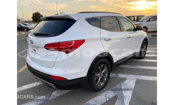 Acheter Import Voiture Hyundai Santa Fe Blanc à Import - Dubai, A'ana Acheter Import Voiture Hyundai Santa Fe Blanc à Import - Dubai, A'ana