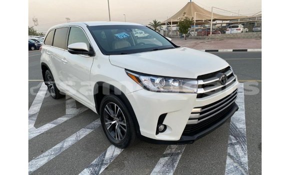 Acheter Import Voiture Toyota Highlander Blanc à Import - Dubai, A'ana Acheter Import Voiture Toyota Highlander Blanc à Import - Dubai, A'ana