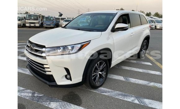 Acheter Import Voiture Toyota Highlander Blanc à Import - Dubai, A'ana Acheter Import Voiture Toyota Highlander Blanc à Import - Dubai, A'ana