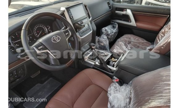 Acheter Import Voiture Toyota Land Cruiser Blanc à Import - Dubai, A'ana Acheter Import Voiture Toyota Land Cruiser Blanc à Import - Dubai, A'ana