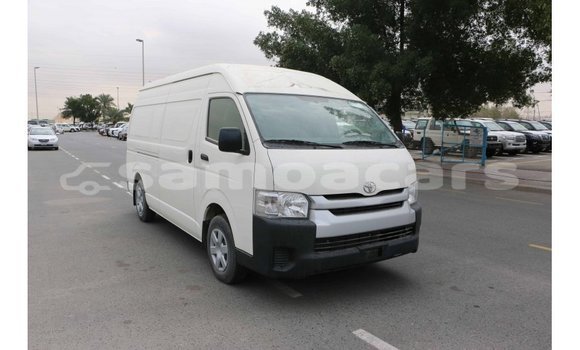 Acheter Import Voiture Toyota Hiace Blanc à Import - Dubai, A'ana Acheter Import Voiture Toyota Hiace Blanc à Import - Dubai, A'ana