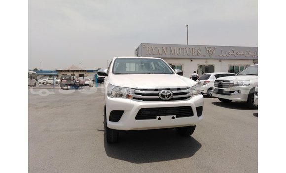 Acheter Import Voiture Toyota Hilux Blanc à Import - Dubai, A'ana Acheter Import Voiture Toyota Hilux Blanc à Import - Dubai, A'ana