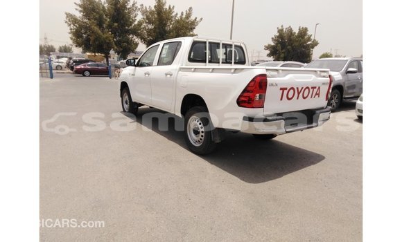 Acheter Import Voiture Toyota Hilux Blanc à Import - Dubai, A'ana Acheter Import Voiture Toyota Hilux Blanc à Import - Dubai, A'ana