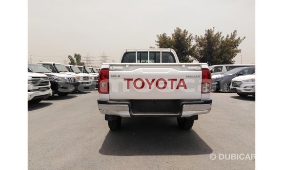 Acheter Import Voiture Toyota Hilux Blanc à Import - Dubai, A'ana Acheter Import Voiture Toyota Hilux Blanc à Import - Dubai, A'ana