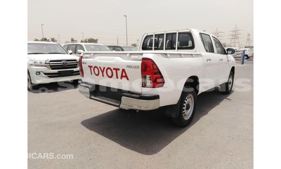 Acheter Import Voiture Toyota Hilux Blanc à Import - Dubai, A'ana Acheter Import Voiture Toyota Hilux Blanc à Import - Dubai, A'ana