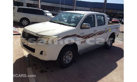 Acheter Import Voiture Toyota Hilux Blanc à Import - Dubai, A'ana Acheter Import Voiture Toyota Hilux Blanc à Import - Dubai, A'ana