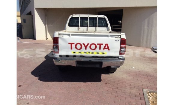 Acheter Import Voiture Toyota Hilux Blanc à Import - Dubai, A'ana Acheter Import Voiture Toyota Hilux Blanc à Import - Dubai, A'ana