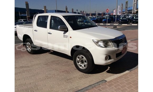 Acheter Import Voiture Toyota Hilux Blanc à Import - Dubai, A'ana Acheter Import Voiture Toyota Hilux Blanc à Import - Dubai, A'ana