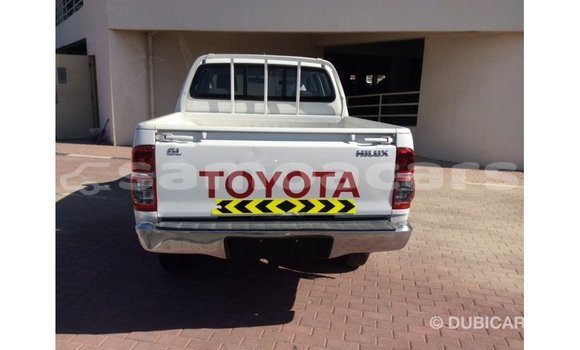 Acheter Import Voiture Toyota Hilux Blanc à Import - Dubai, A'ana Acheter Import Voiture Toyota Hilux Blanc à Import - Dubai, A'ana