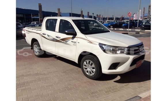 Acheter Import Voiture Toyota Hilux Blanc à Import - Dubai, A'ana Acheter Import Voiture Toyota Hilux Blanc à Import - Dubai, A'ana