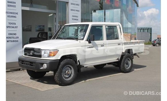 Acheter Import Voiture Toyota Land Cruiser Blanc à Import - Dubai, A'ana Acheter Import Voiture Toyota Land Cruiser Blanc à Import - Dubai, A'ana