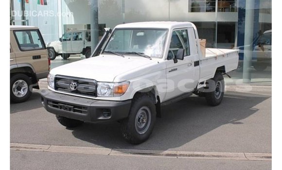 Acheter Import Voiture Toyota Land Cruiser Blanc à Import - Dubai, A'ana Acheter Import Voiture Toyota Land Cruiser Blanc à Import - Dubai, A'ana