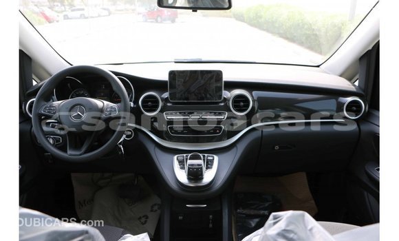 Acheter Import Voiture Mercedes-Benz 250 Noir à Import - Dubai, A'ana Acheter Import Voiture Mercedes-Benz 250 Noir à Import - Dubai, A'ana