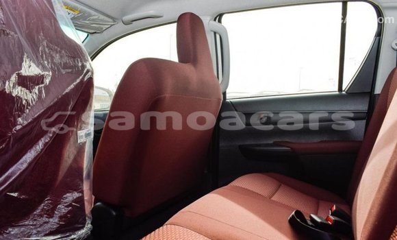 Buy Import Toyota Hilux White Car in Import - Dubai in A'ana Buy Import Toyota Hilux White Car in Import - Dubai in A'ana