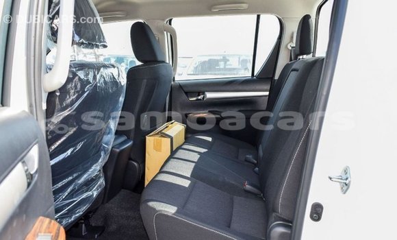 Acheter Import Voiture Toyota Hilux Blanc à Import - Dubai, A'ana Acheter Import Voiture Toyota Hilux Blanc à Import - Dubai, A'ana