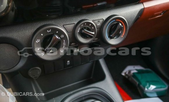 Acheter Import Voiture Toyota Hilux Blanc à Import - Dubai, A'ana Acheter Import Voiture Toyota Hilux Blanc à Import - Dubai, A'ana