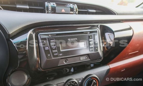 Acheter Import Voiture Toyota Hilux Blanc à Import - Dubai, A'ana Acheter Import Voiture Toyota Hilux Blanc à Import - Dubai, A'ana