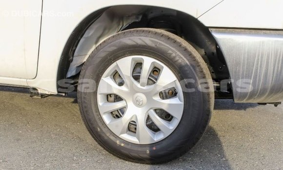 Acheter Import Voiture Toyota Hilux Blanc à Import - Dubai, A'ana Acheter Import Voiture Toyota Hilux Blanc à Import - Dubai, A'ana