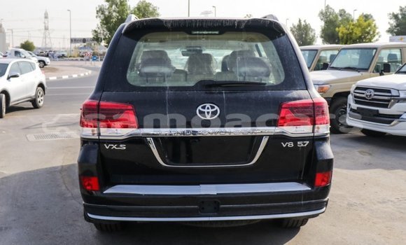 Acheter Import Voiture Toyota Land Cruiser Noir à Import - Dubai, A'ana Acheter Import Voiture Toyota Land Cruiser Noir à Import - Dubai, A'ana