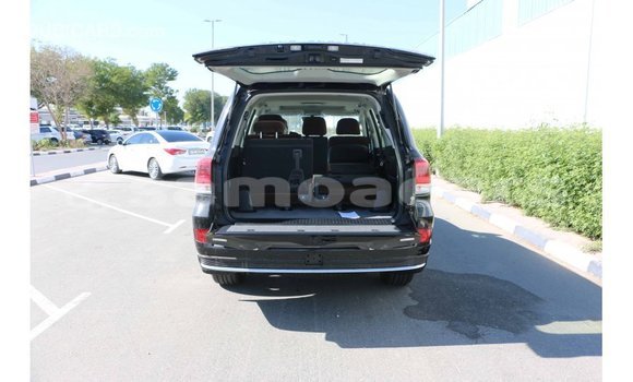 Acheter Import Voiture Toyota Land Cruiser Noir à Import - Dubai, A'ana Acheter Import Voiture Toyota Land Cruiser Noir à Import - Dubai, A'ana