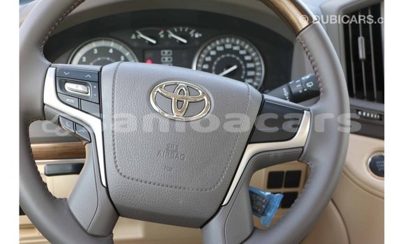 Acheter Import Voiture Toyota Land Cruiser Noir à Import - Dubai, A'ana Acheter Import Voiture Toyota Land Cruiser Noir à Import - Dubai, A'ana