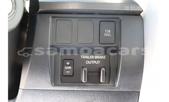 Acheter Import Voiture Toyota Tundra Blanc à Import - Dubai, A'ana Acheter Import Voiture Toyota Tundra Blanc à Import - Dubai, A'ana